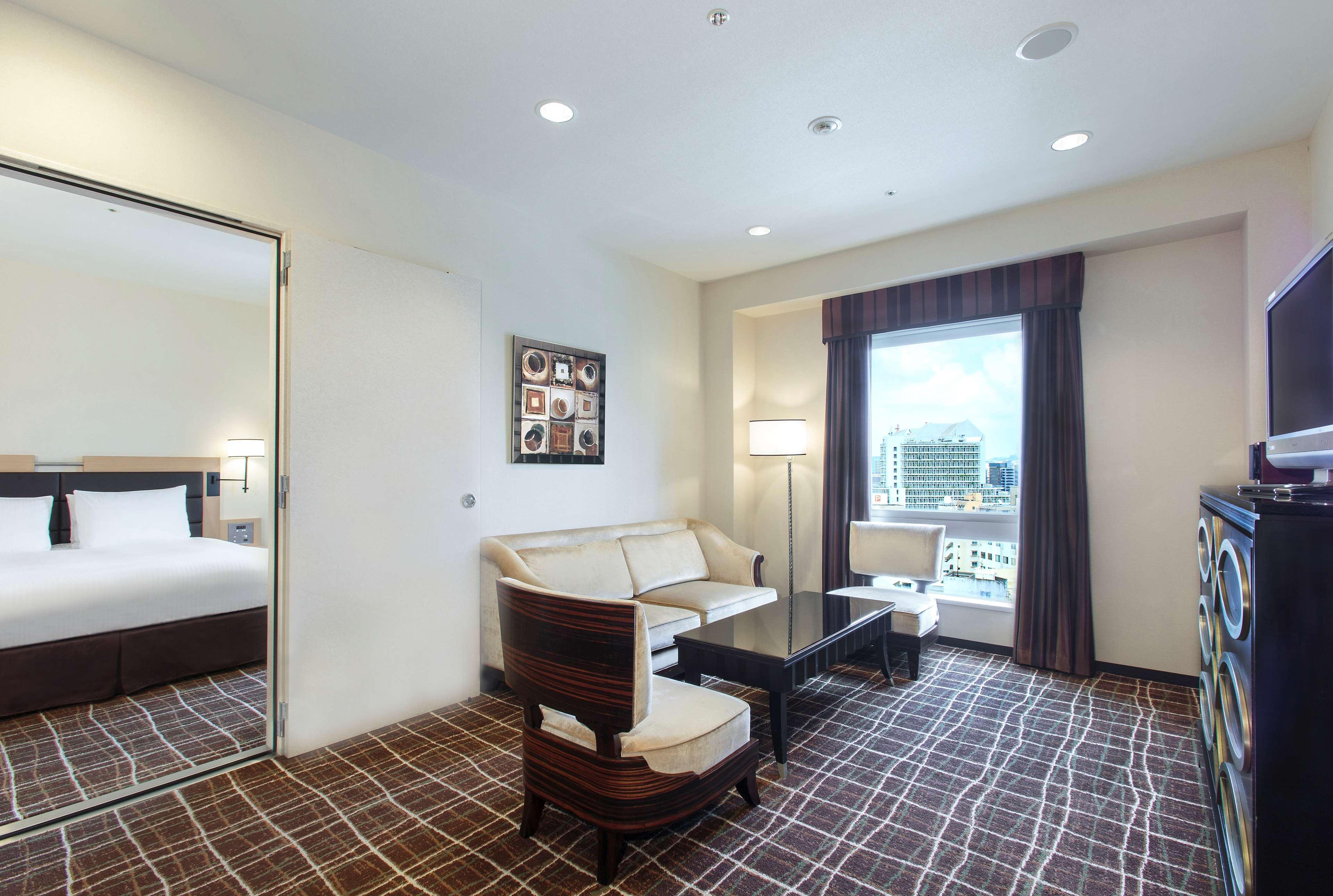 Hotel Doubletree By Hilton Naha Esterno foto