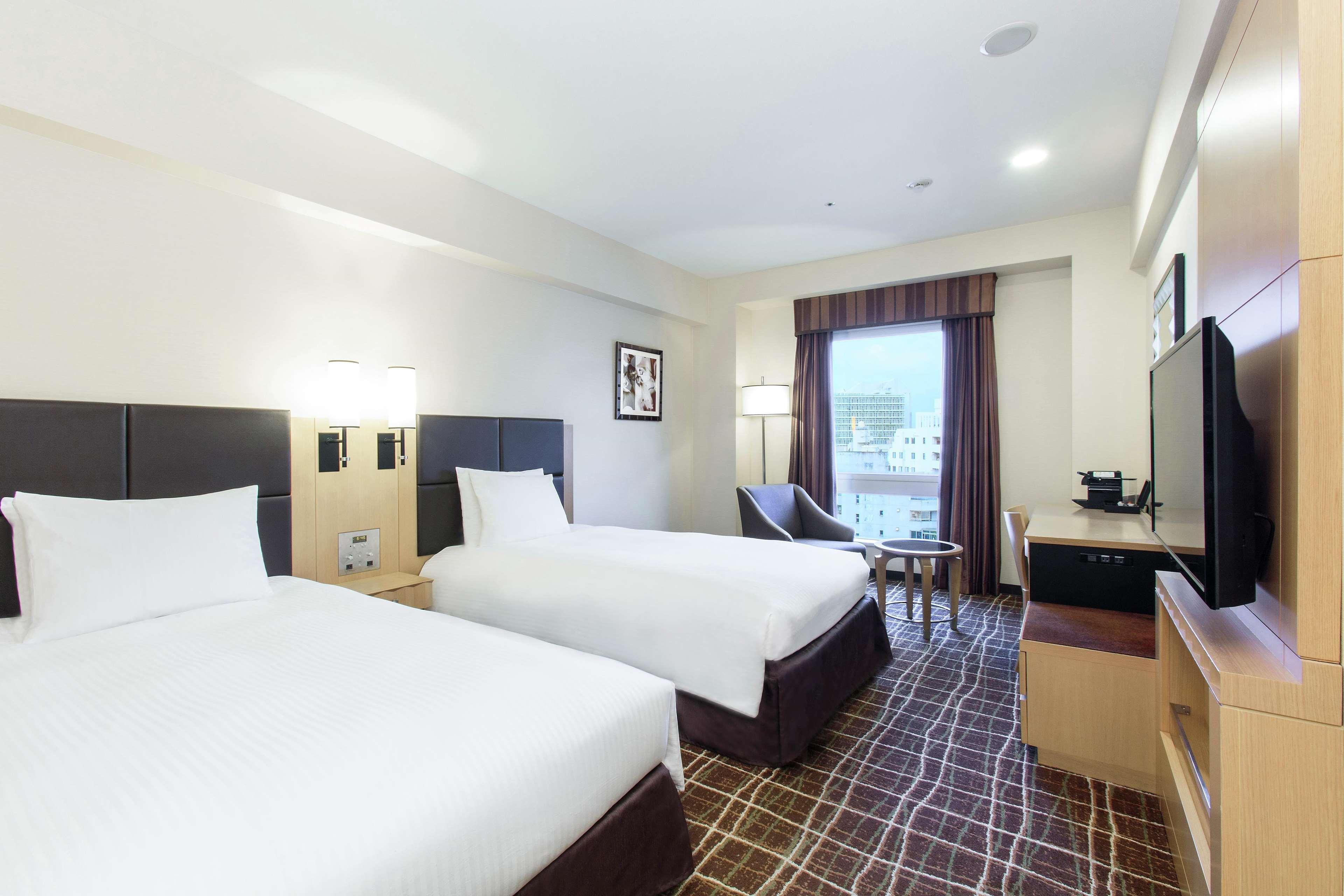 Hotel Doubletree By Hilton Naha Esterno foto