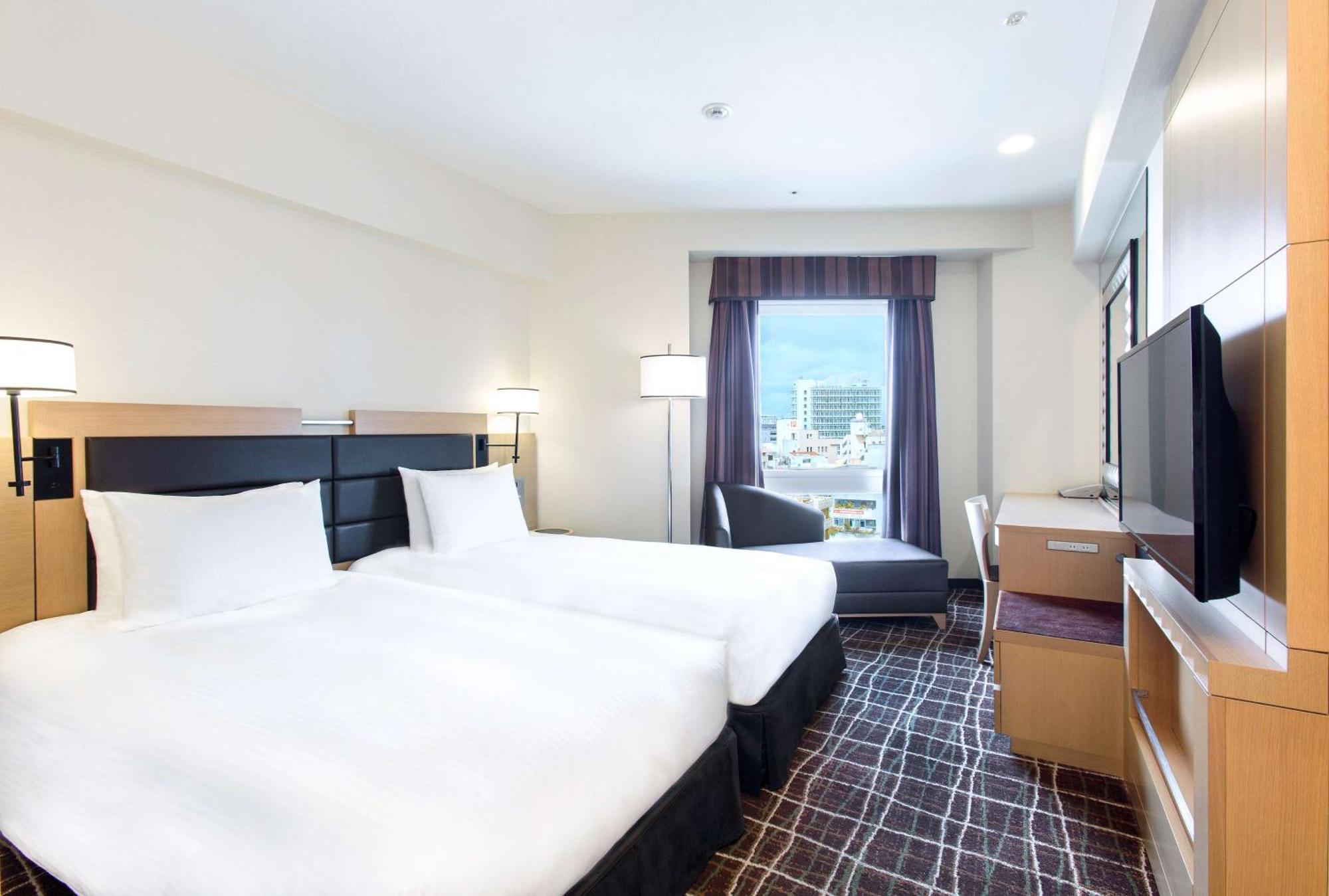 Hotel Doubletree By Hilton Naha Esterno foto