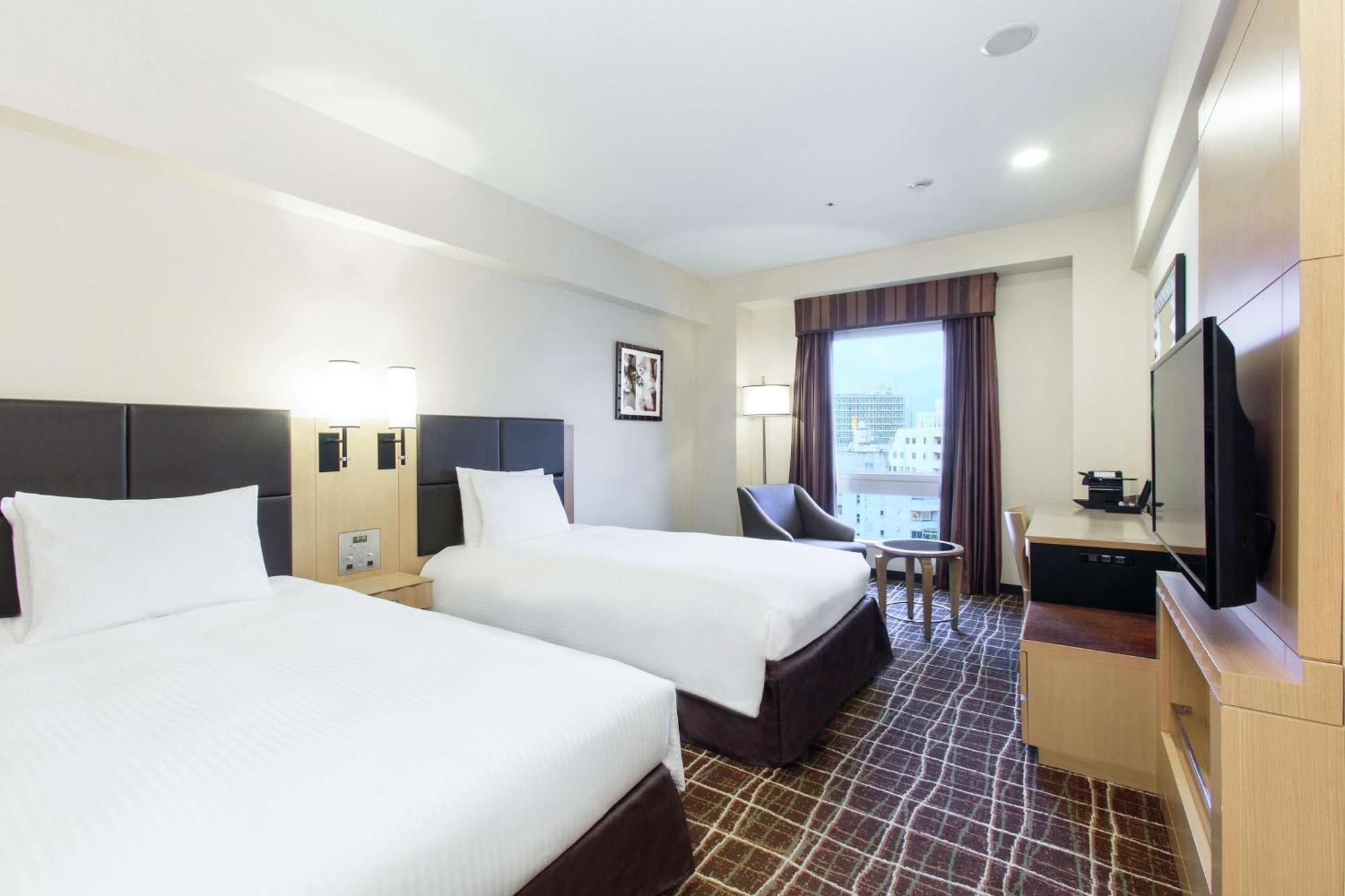 Hotel Doubletree By Hilton Naha Esterno foto