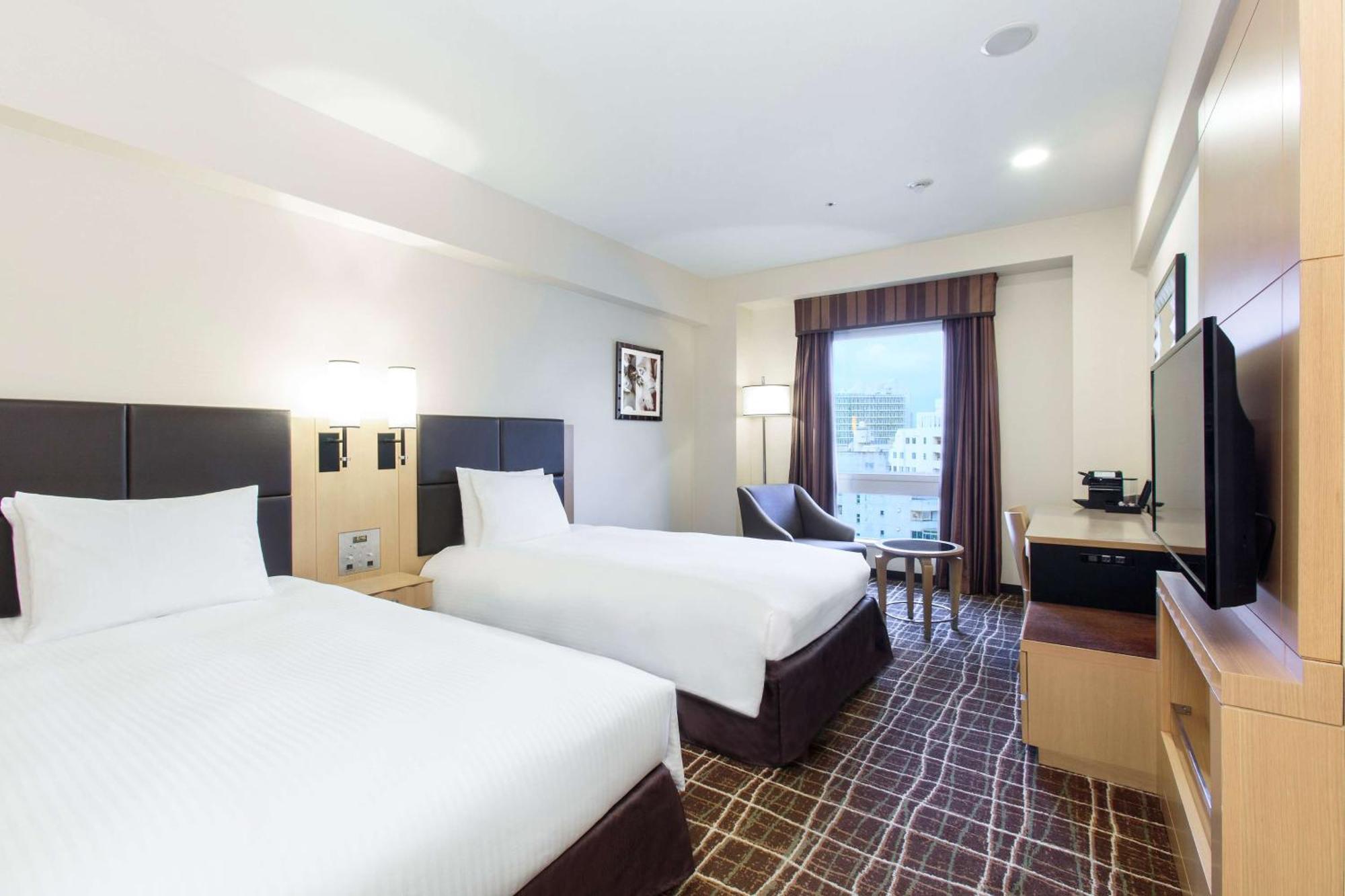 Hotel Doubletree By Hilton Naha Esterno foto