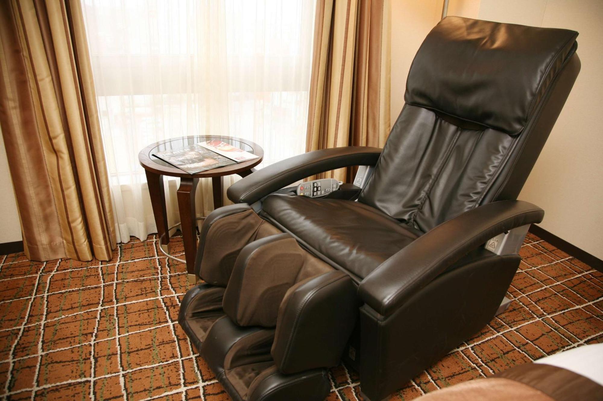 Hotel Doubletree By Hilton Naha Esterno foto