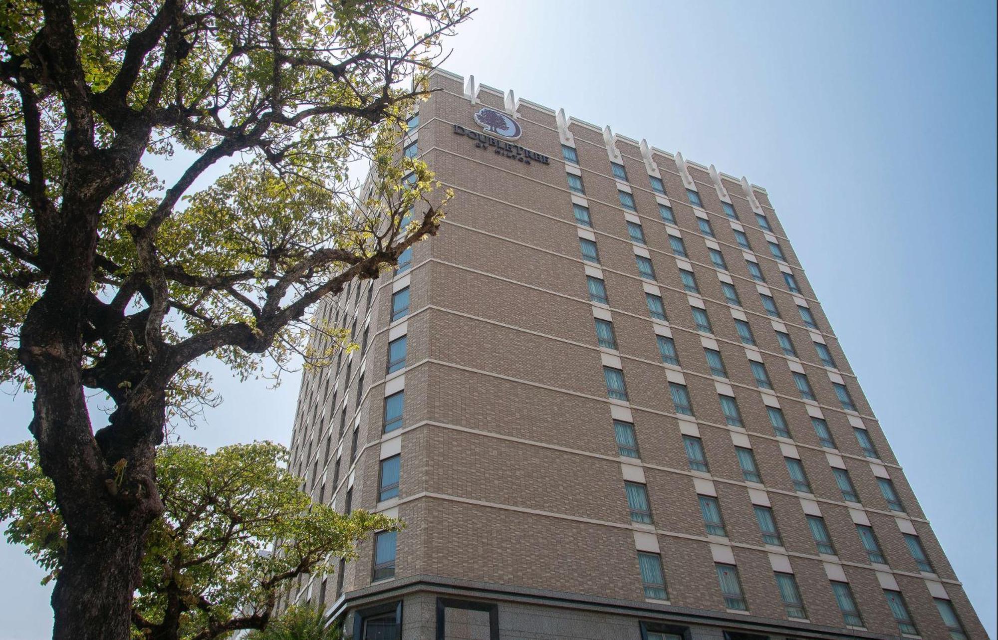 Hotel Doubletree By Hilton Naha Esterno foto