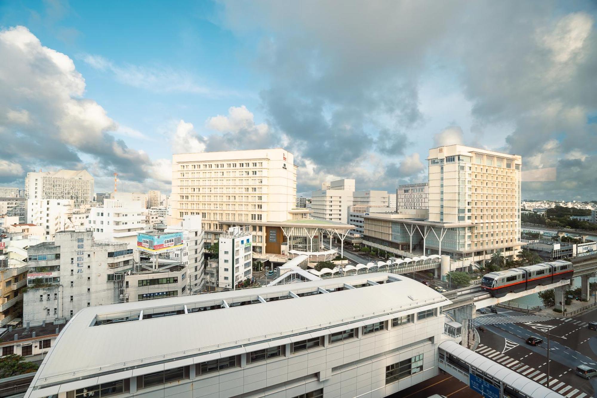 Hotel Doubletree By Hilton Naha Esterno foto