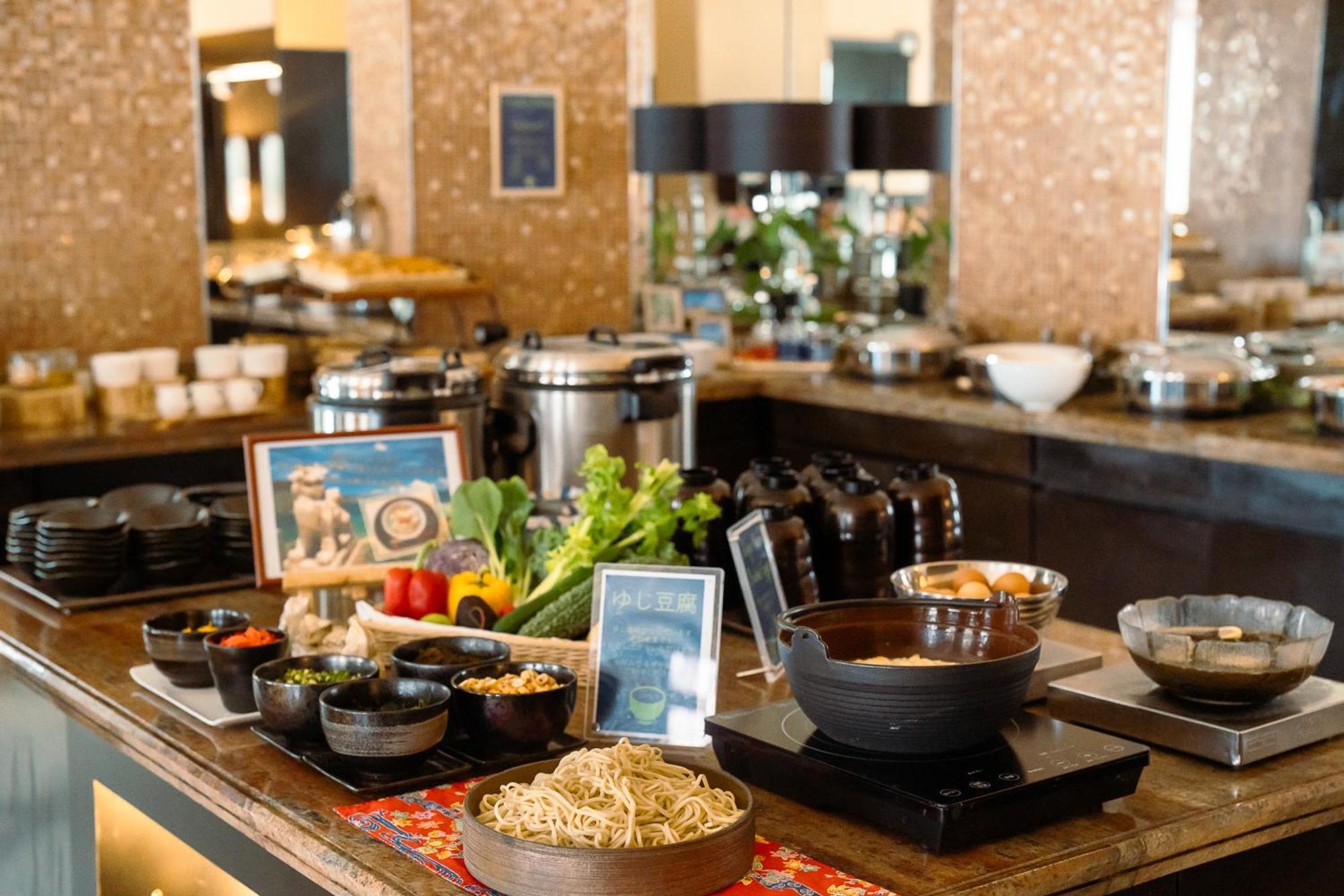 Hotel Doubletree By Hilton Naha Esterno foto