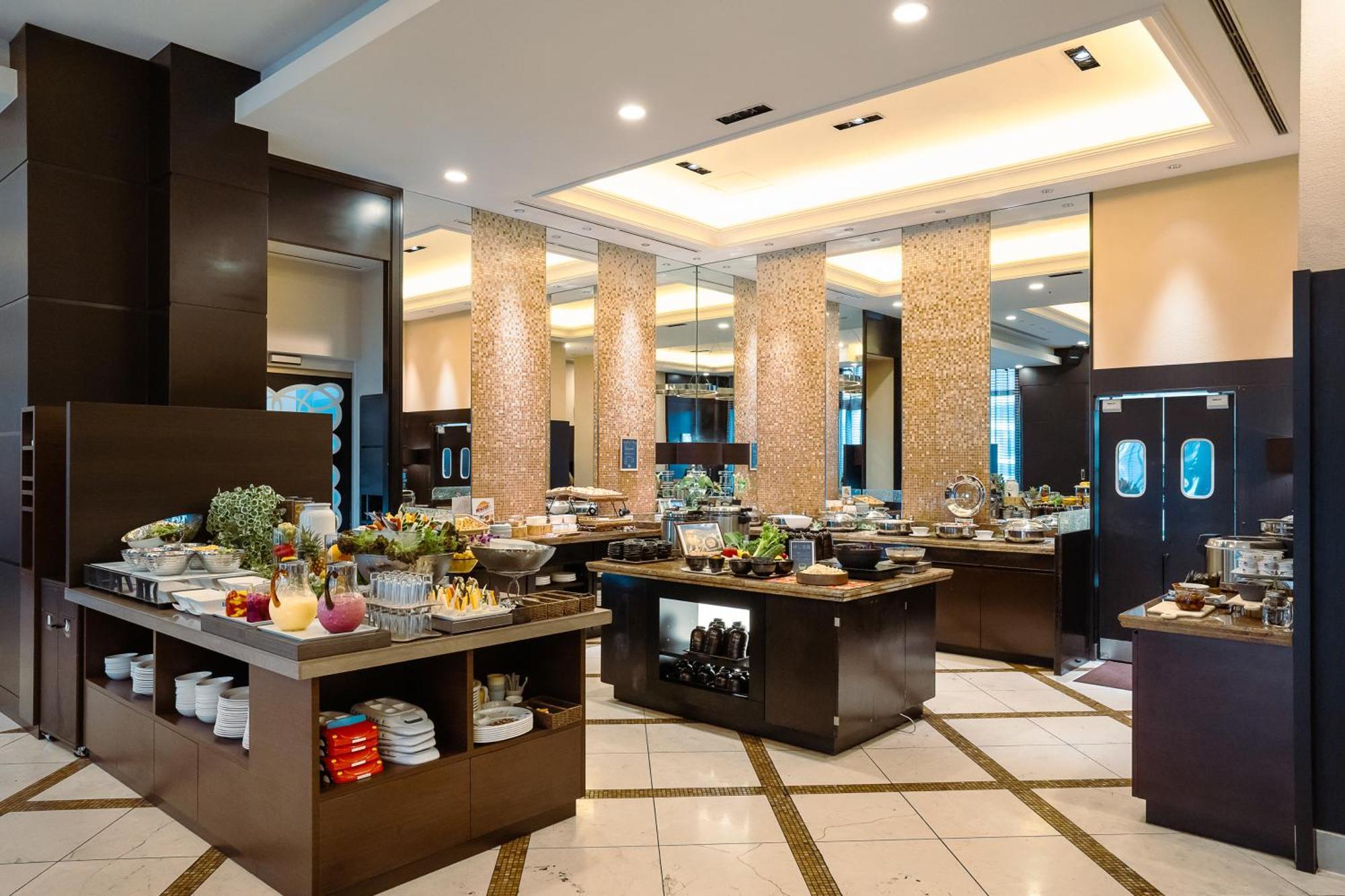 Hotel Doubletree By Hilton Naha Esterno foto