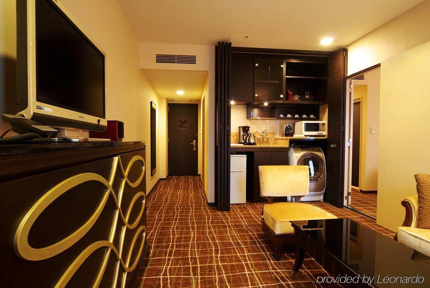 Hotel Doubletree By Hilton Naha Esterno foto