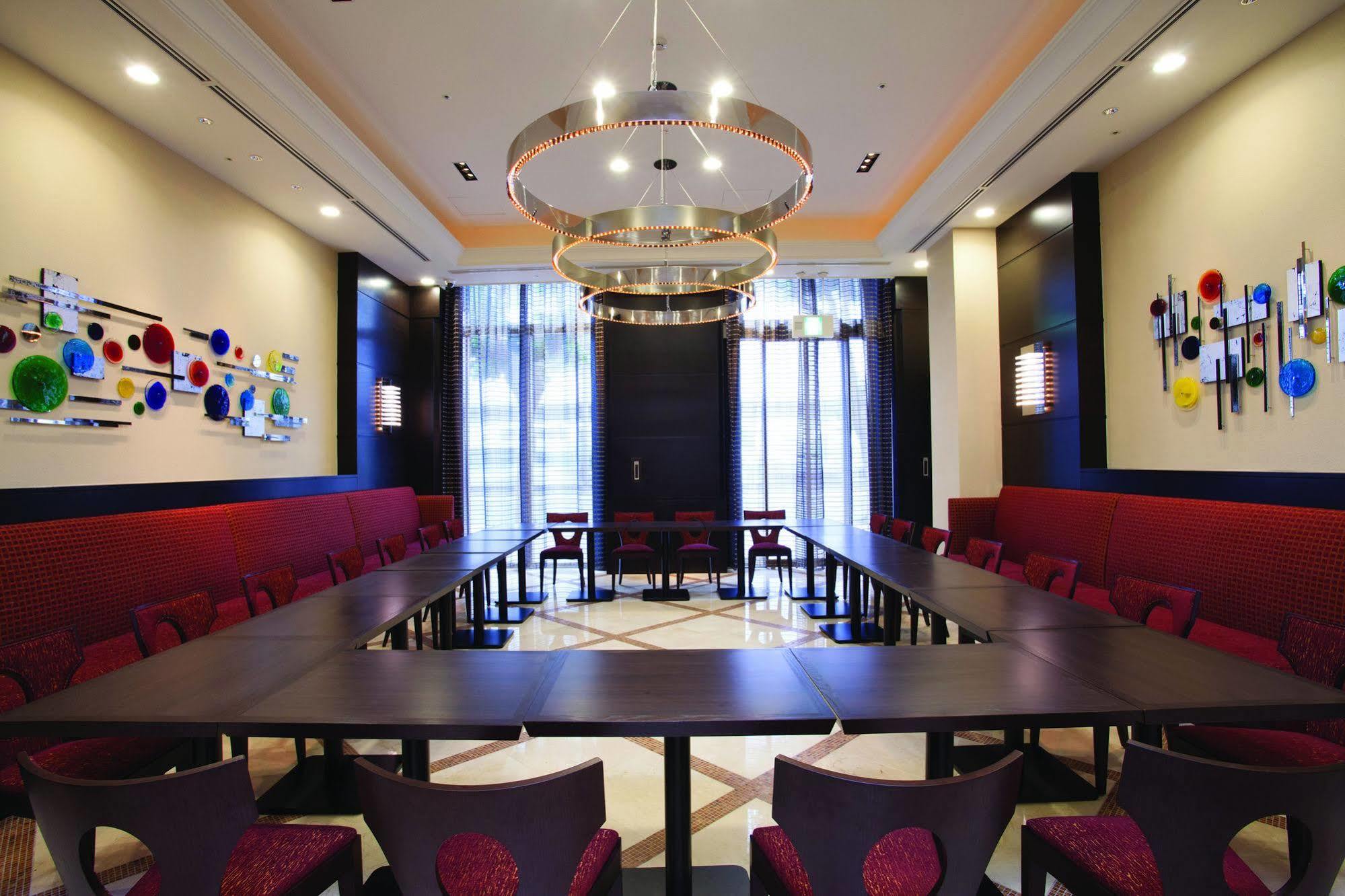 Hotel Doubletree By Hilton Naha Esterno foto