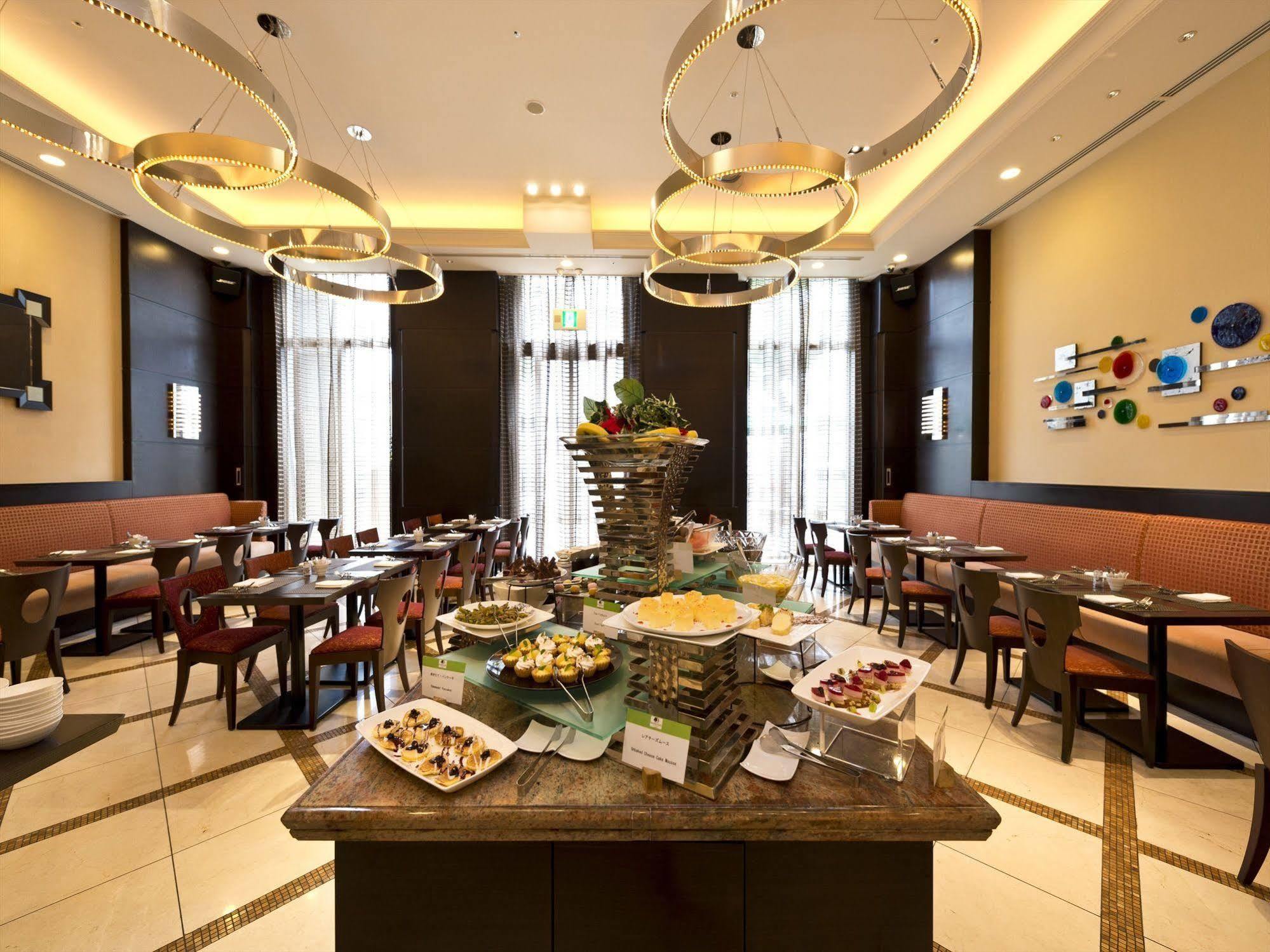 Hotel Doubletree By Hilton Naha Esterno foto