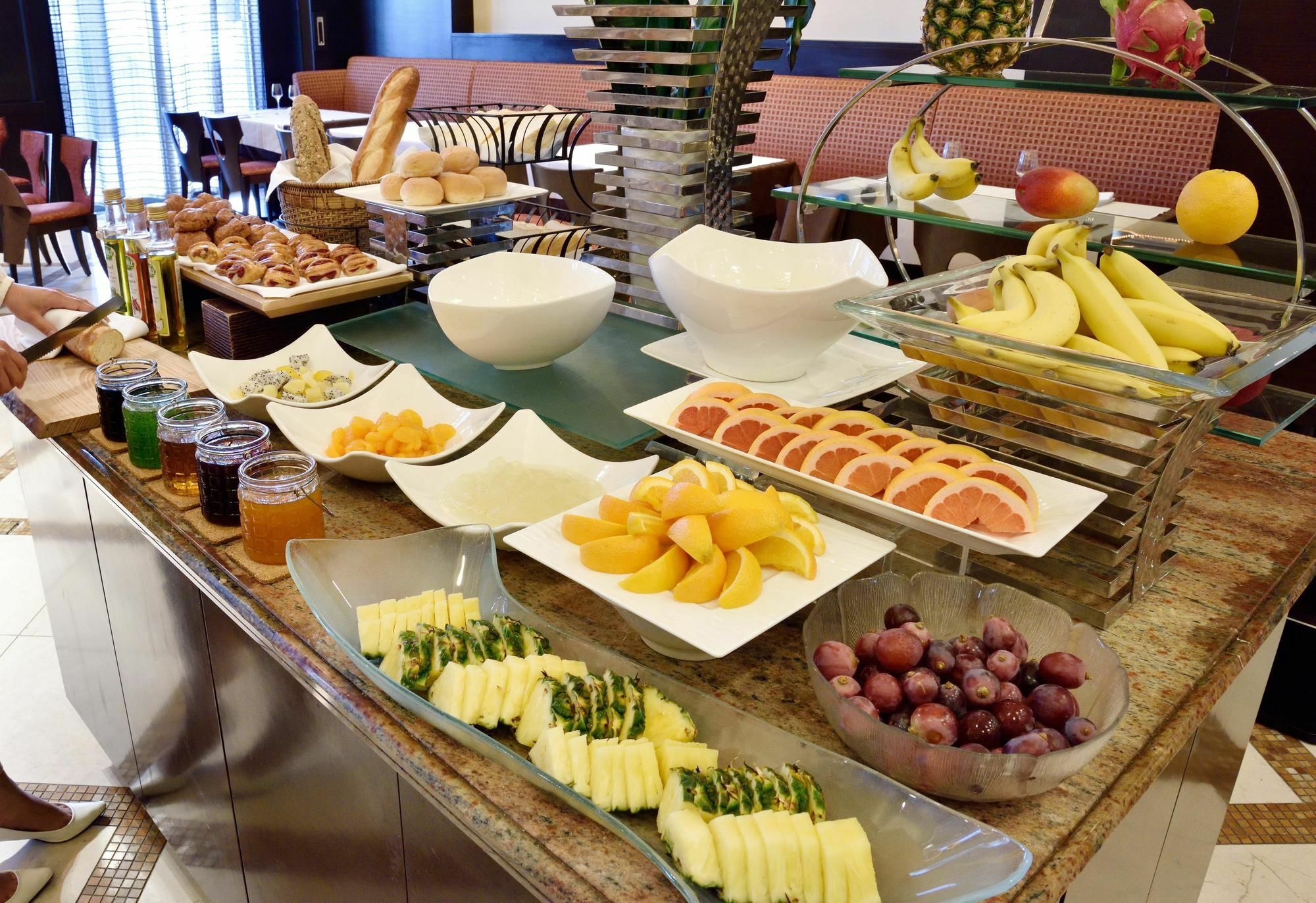Hotel Doubletree By Hilton Naha Esterno foto